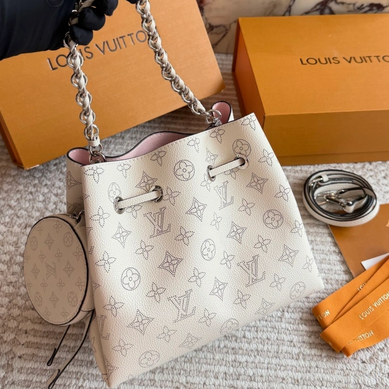 Crafted from calfskin, this is a compact bucket bag-box