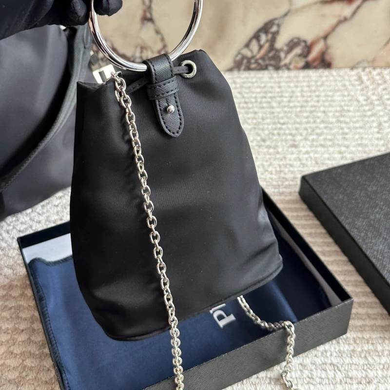 Wear an artifact bucket bag-box