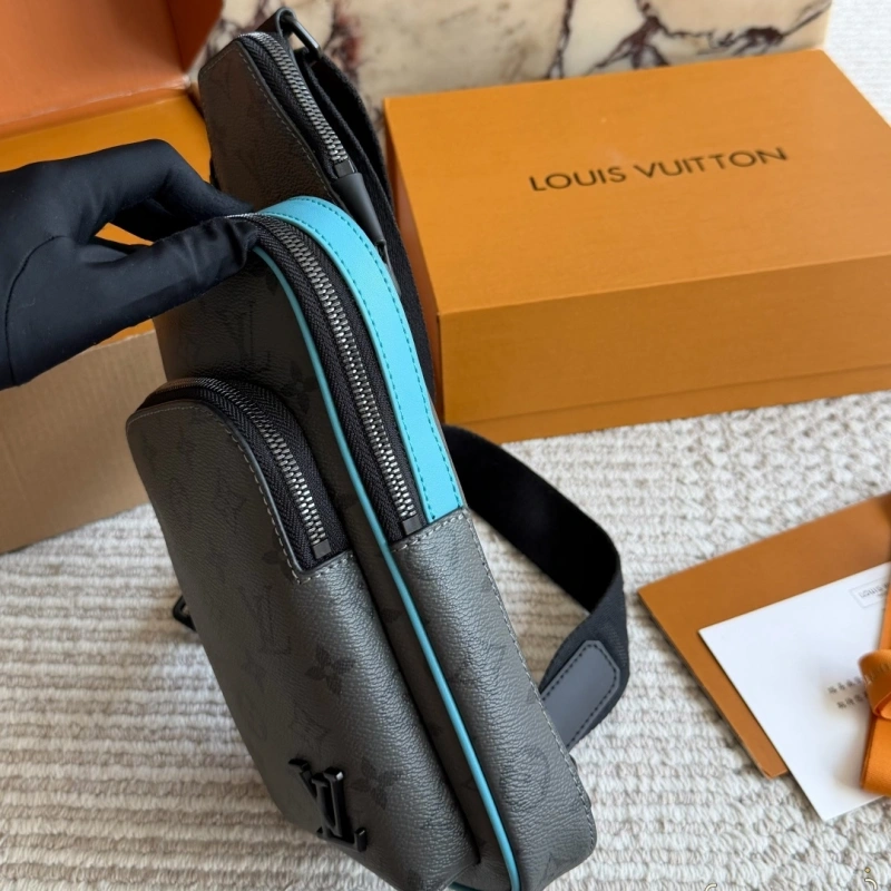 Fashionable and Versatile Men’s Chest Bag-box