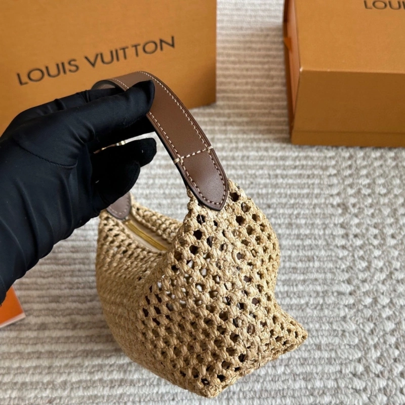 L’s latest raffia bag-box