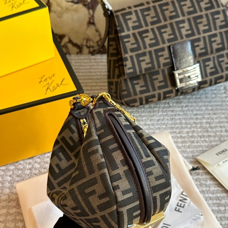 The latest model of the crescent bag-box
