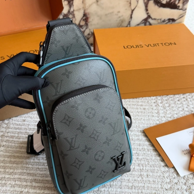 Fashionable and Versatile Men’s Chest Bag-box