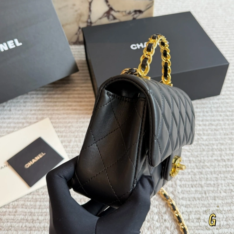 A fashionable and versatile classic that never goes wrong-box