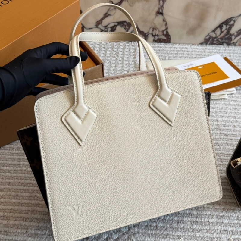 L’s new arrival: Full-grain cowhide shoulder bag / handbag-box