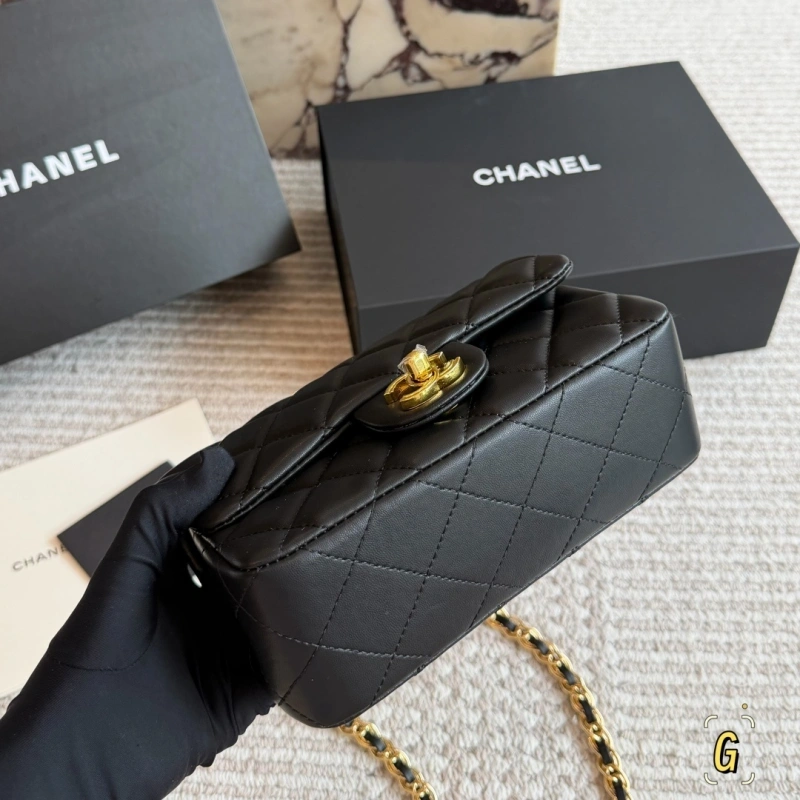 A fashionable and versatile classic that never goes wrong-box