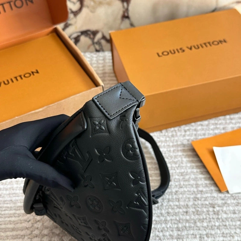 Cowhide chest bag. The ultimate cool gift for my boyfriend!-box