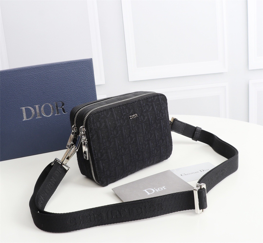DIOR’s new men’s and women’s chain cross-body saddle tote one-shoulder small square bag-comes with gift box