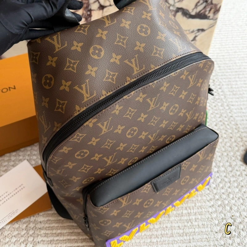 Classic Essential Backpack for the Stylish Crowd-no box