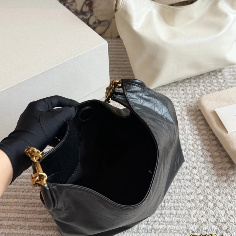 Classic black tone meets the iconic Y-signature V-shaped quilting-box