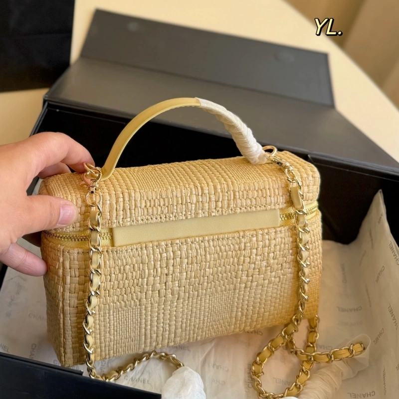 Made of woven straw with a metal chain. It’s retro yet stylish-box