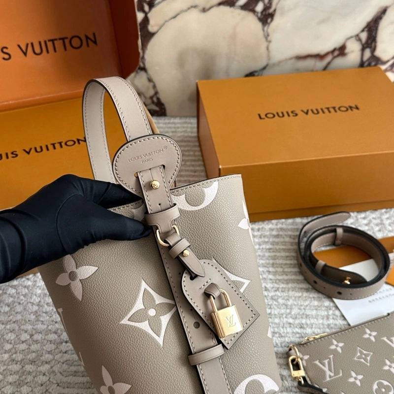 The BB25ss bucket bag-box