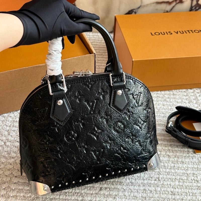 The new Alma shell bag  -box