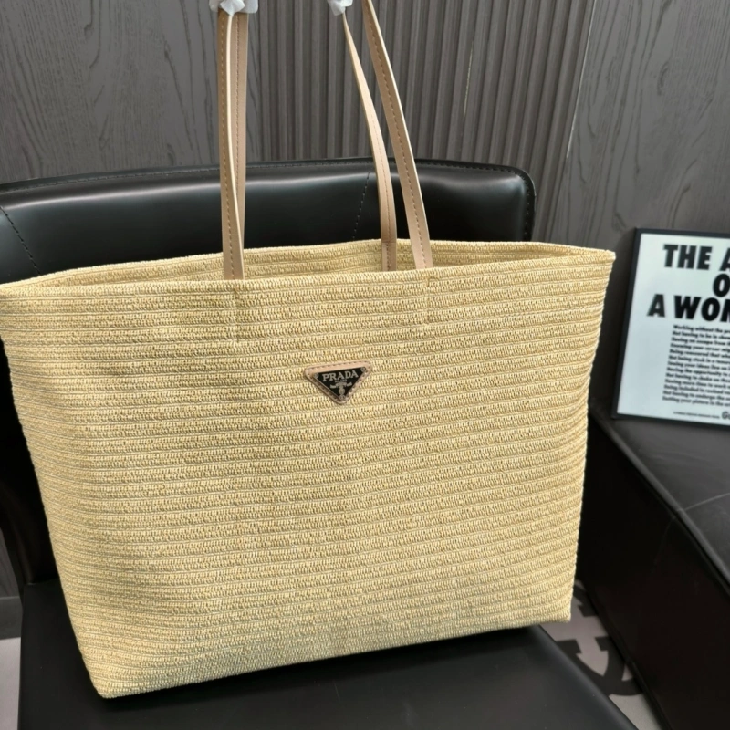 Natural straw tote bag (No box included)