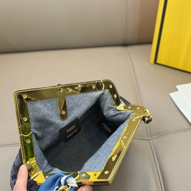 Clip Wrap First -box