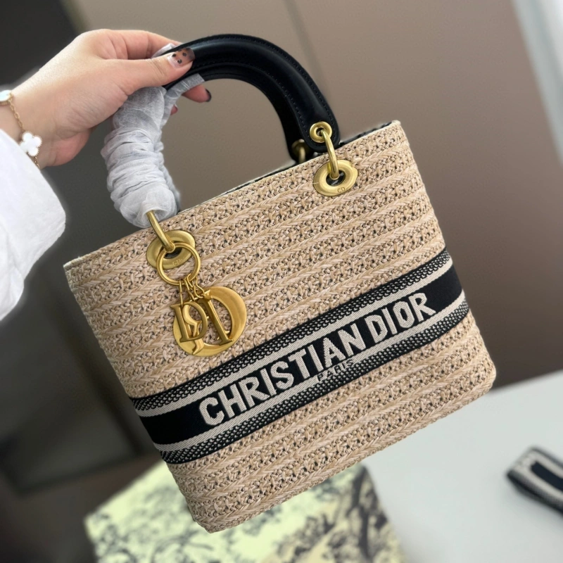 The essential woven bag for your collection-no box