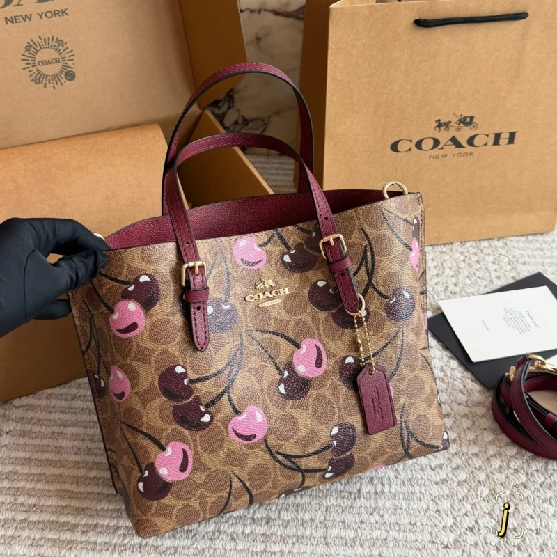 C’s new chic mini tote bag-box