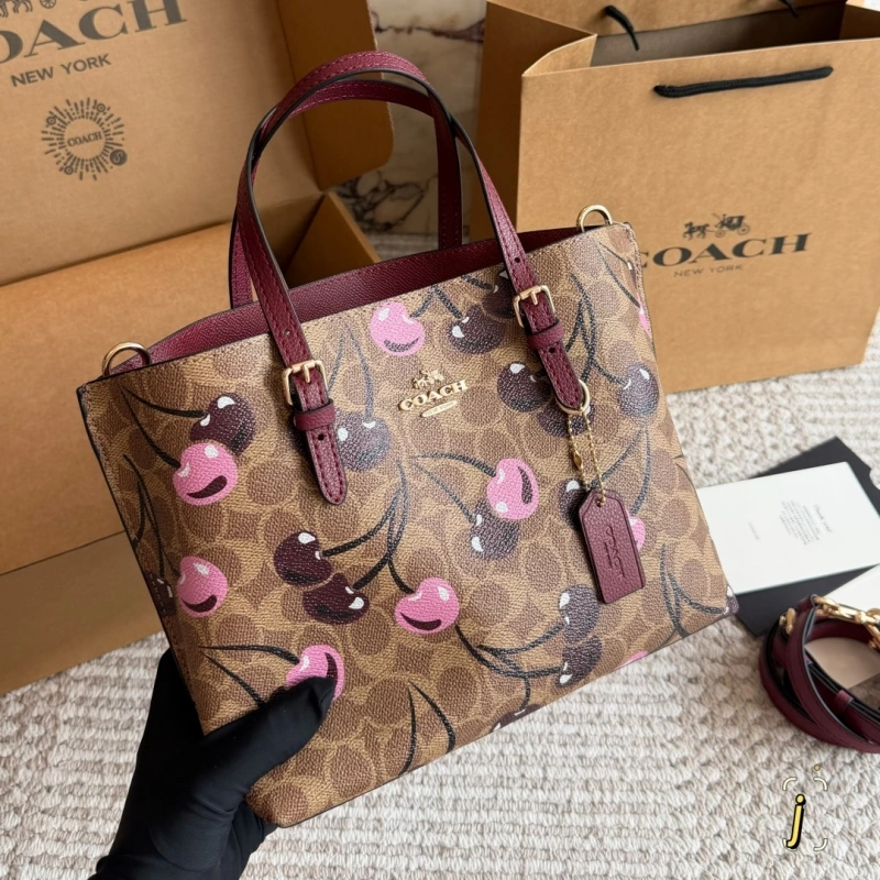 C’s new chic mini tote bag-box