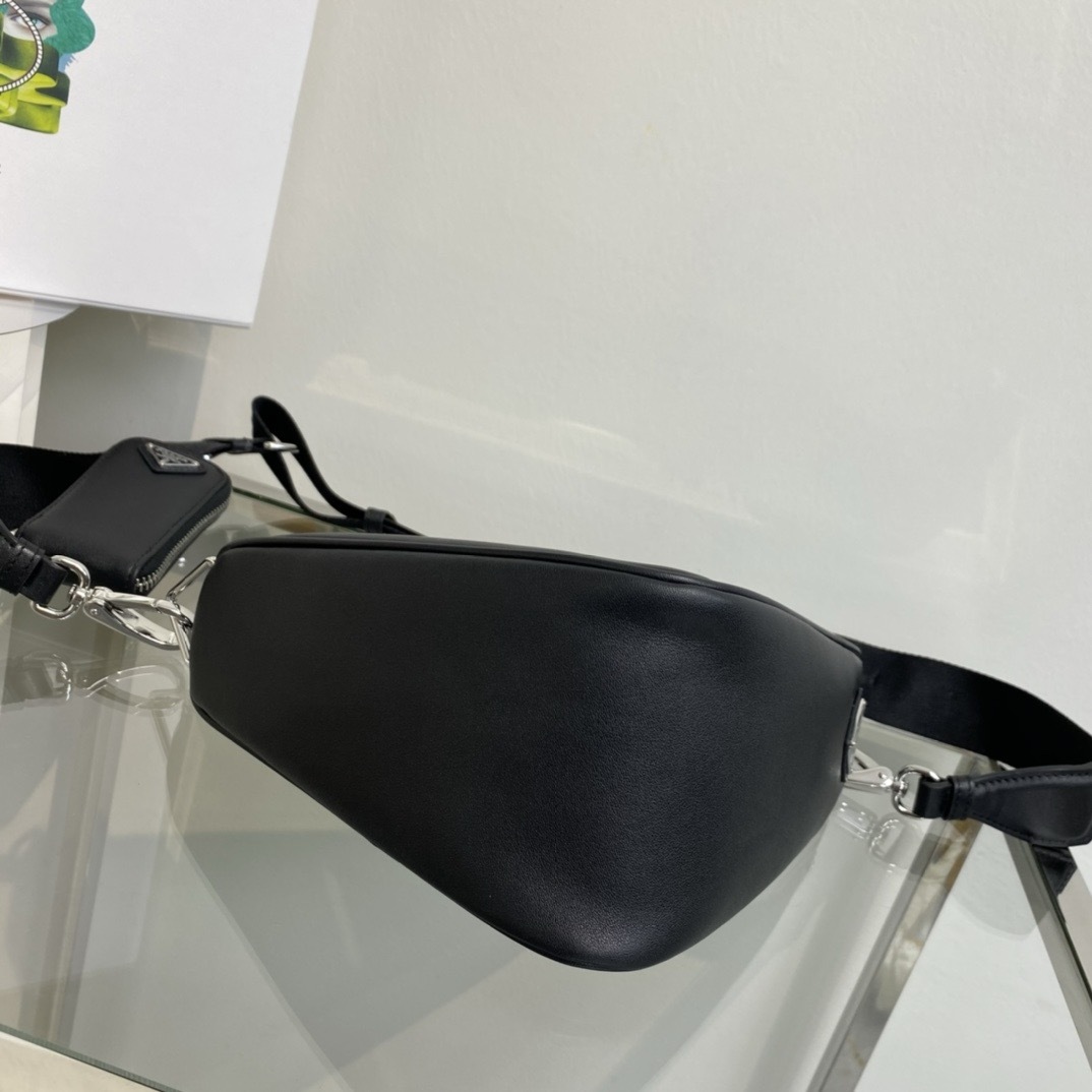 New triangular bag with European and American fashion, high-end feel, versatile for commuting, crossbody and shoulder bag trend-comes with gift box