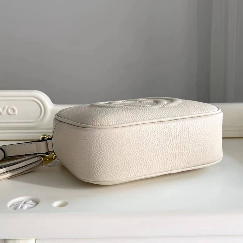 “The classic beige is back!”-box