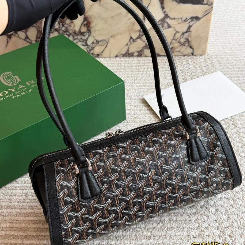An easy-to-match Baguette Bag for daily wear-box