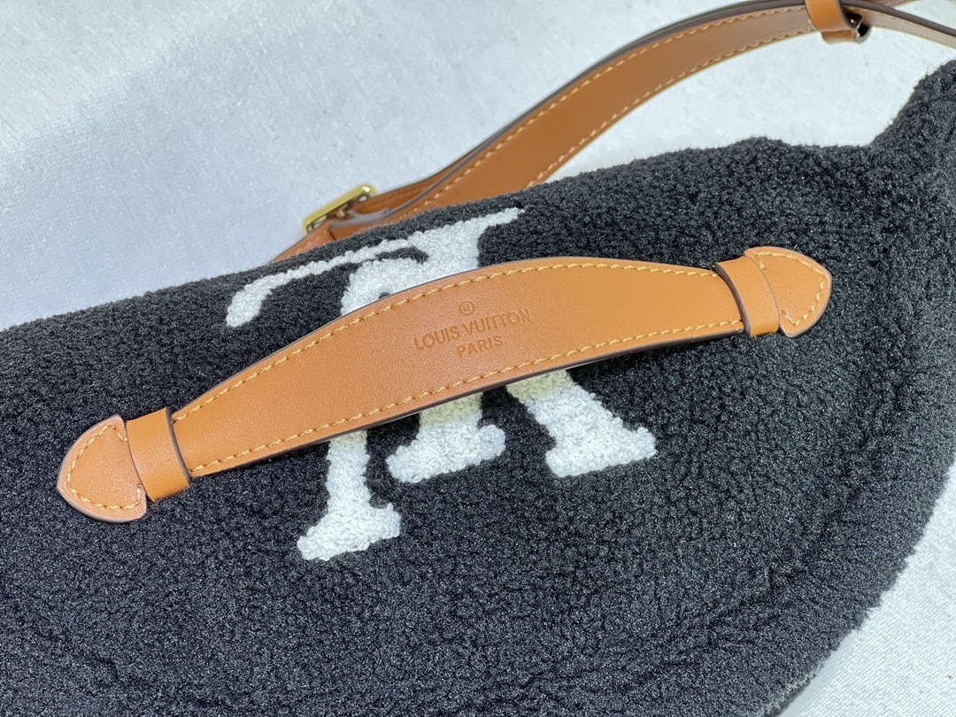 LV fashion new backpack casual waist bag cross-body bag outdoor sports backpack-without packaging box