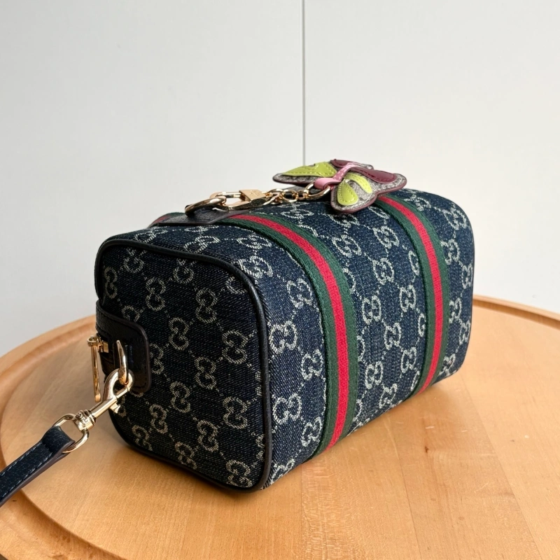 New pillow bag Pendants not included-box