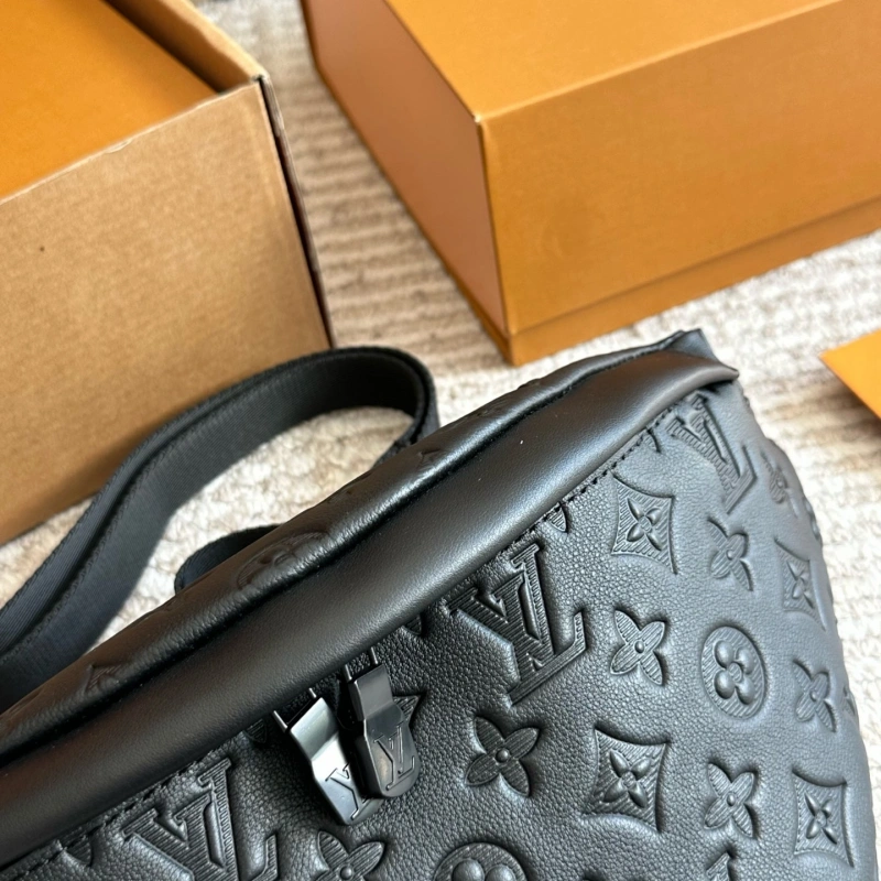 Cowhide chest bag. The ultimate cool gift for my boyfriend!-box