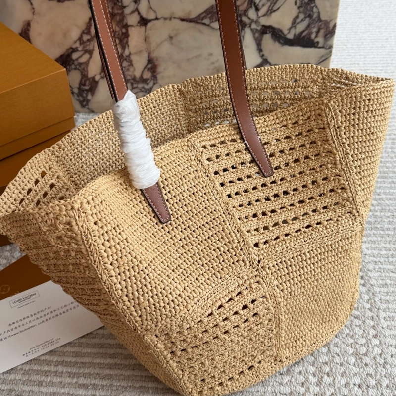 Vacation vibes with my new straw tote-no box