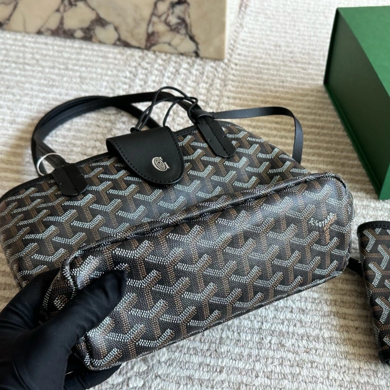 Mini shopping bags that belong to the season-box