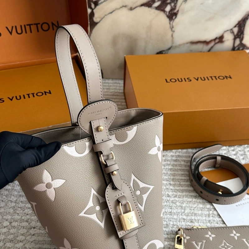 The BB25ss bucket bag-box