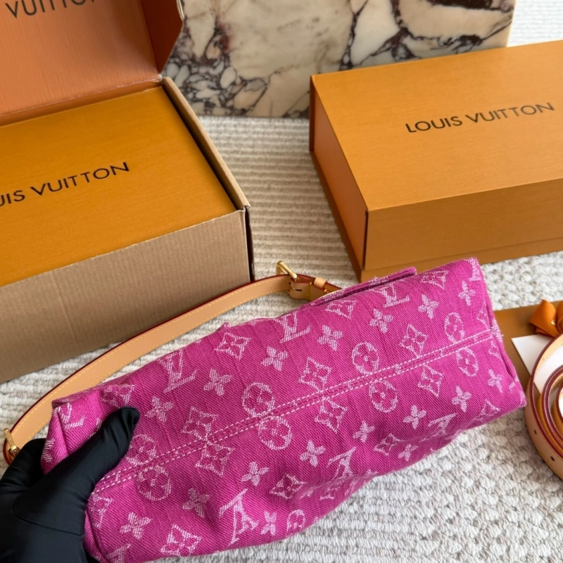 Denim bags are perfect for spring and summer-box