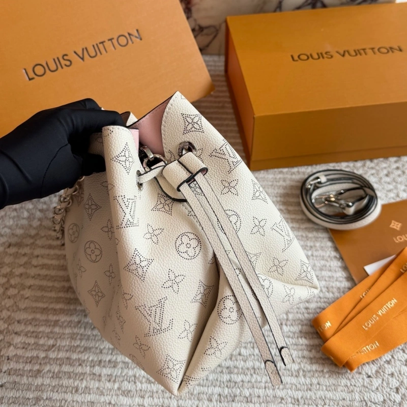Crafted from calfskin, this is a compact bucket bag-box