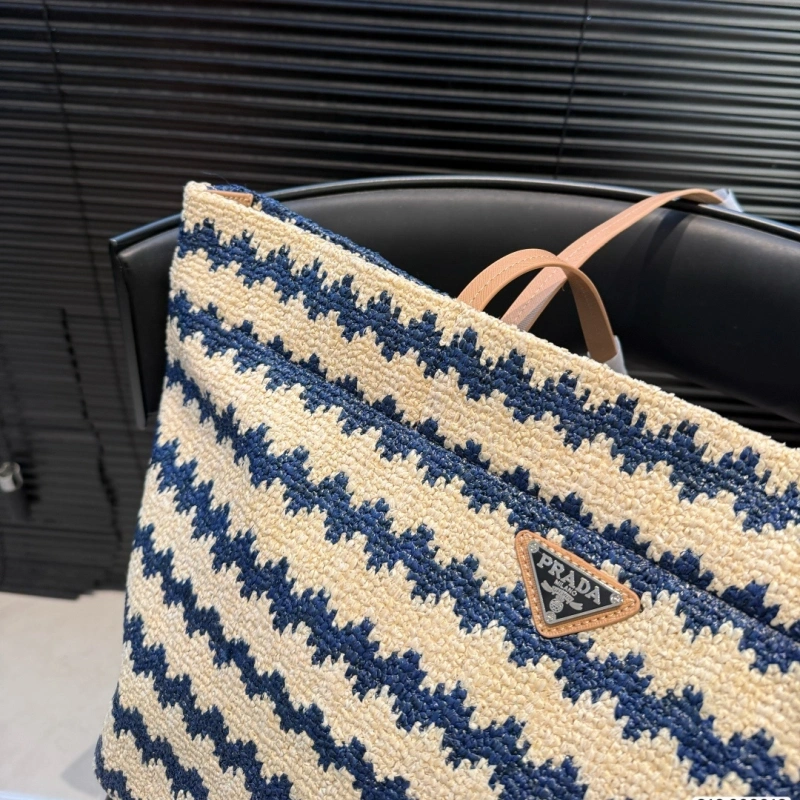 The woven material is lightweight and durable, making it perfect for spring and summer outings-no box