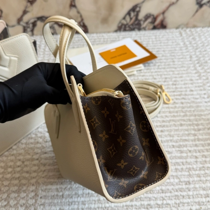 L’s new arrival: Full-grain cowhide shoulder bag / handbag-box