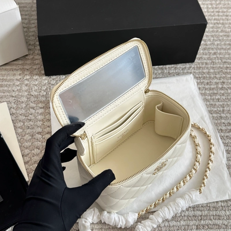 Glossy gold label diamond plaid sheepskin handle long box bag-box