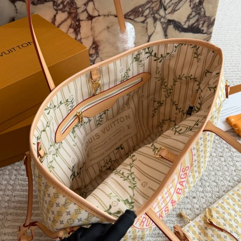 A classic ace with an oversized capacity design-box