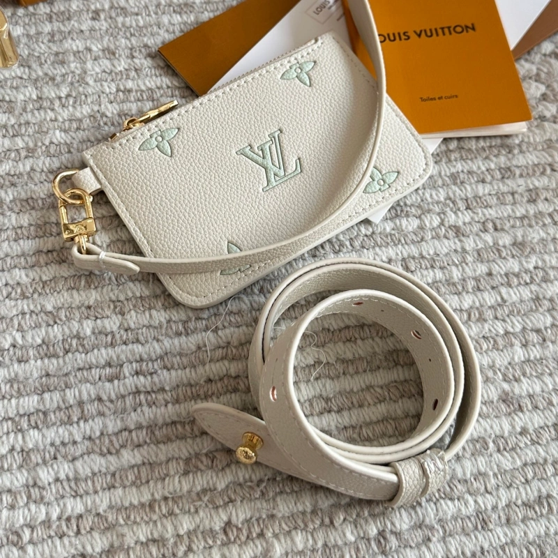 Metal lock + adjustable shoulder strap-box
