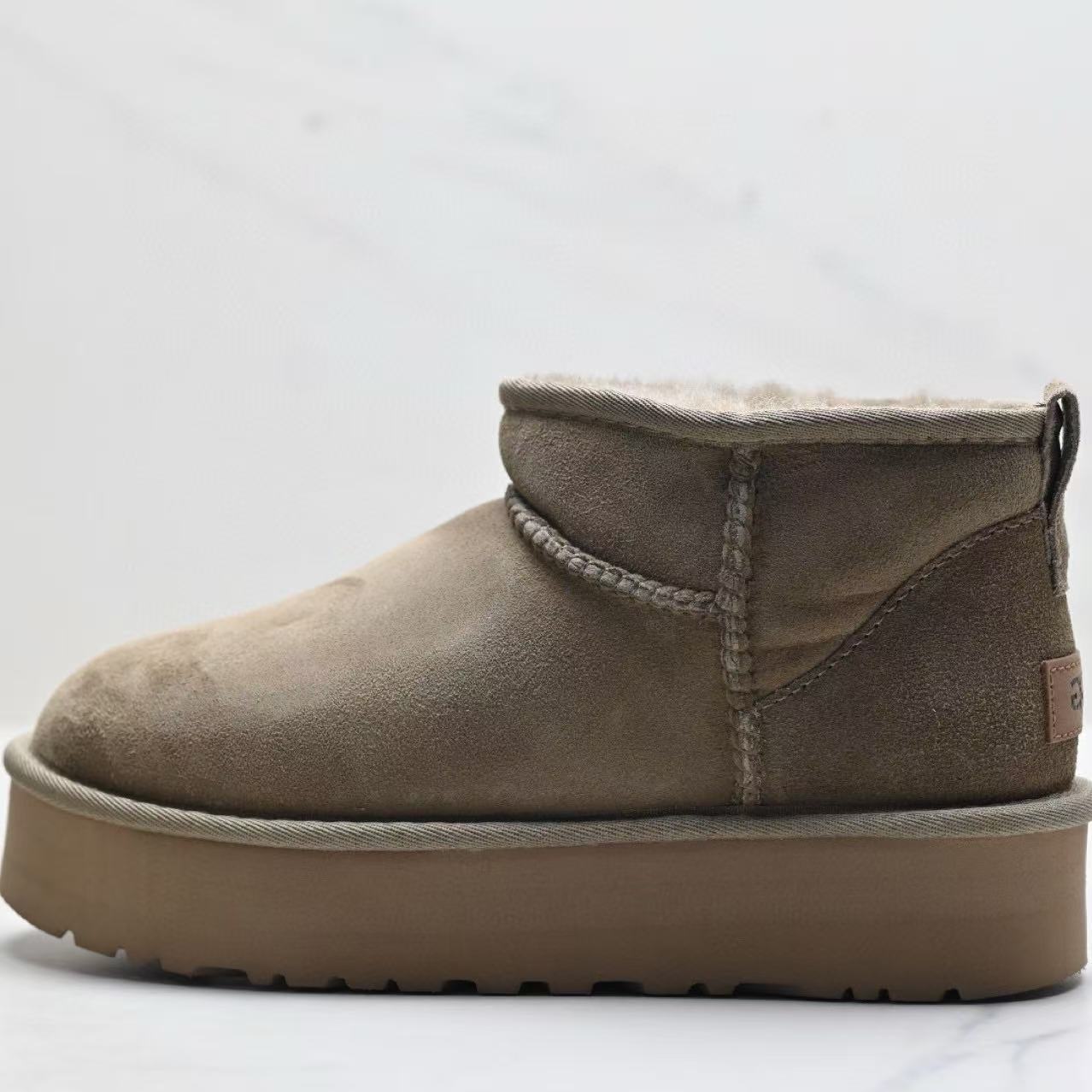 UGG Classic Ultra mini