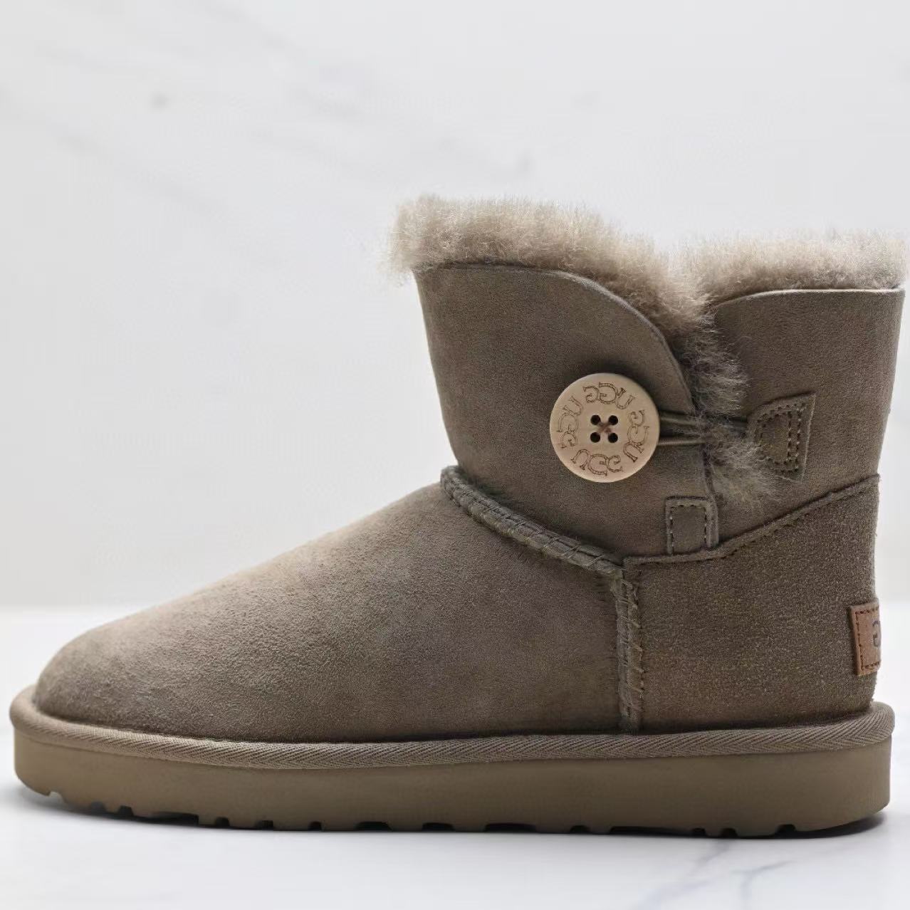 UGG bailey mini buttton