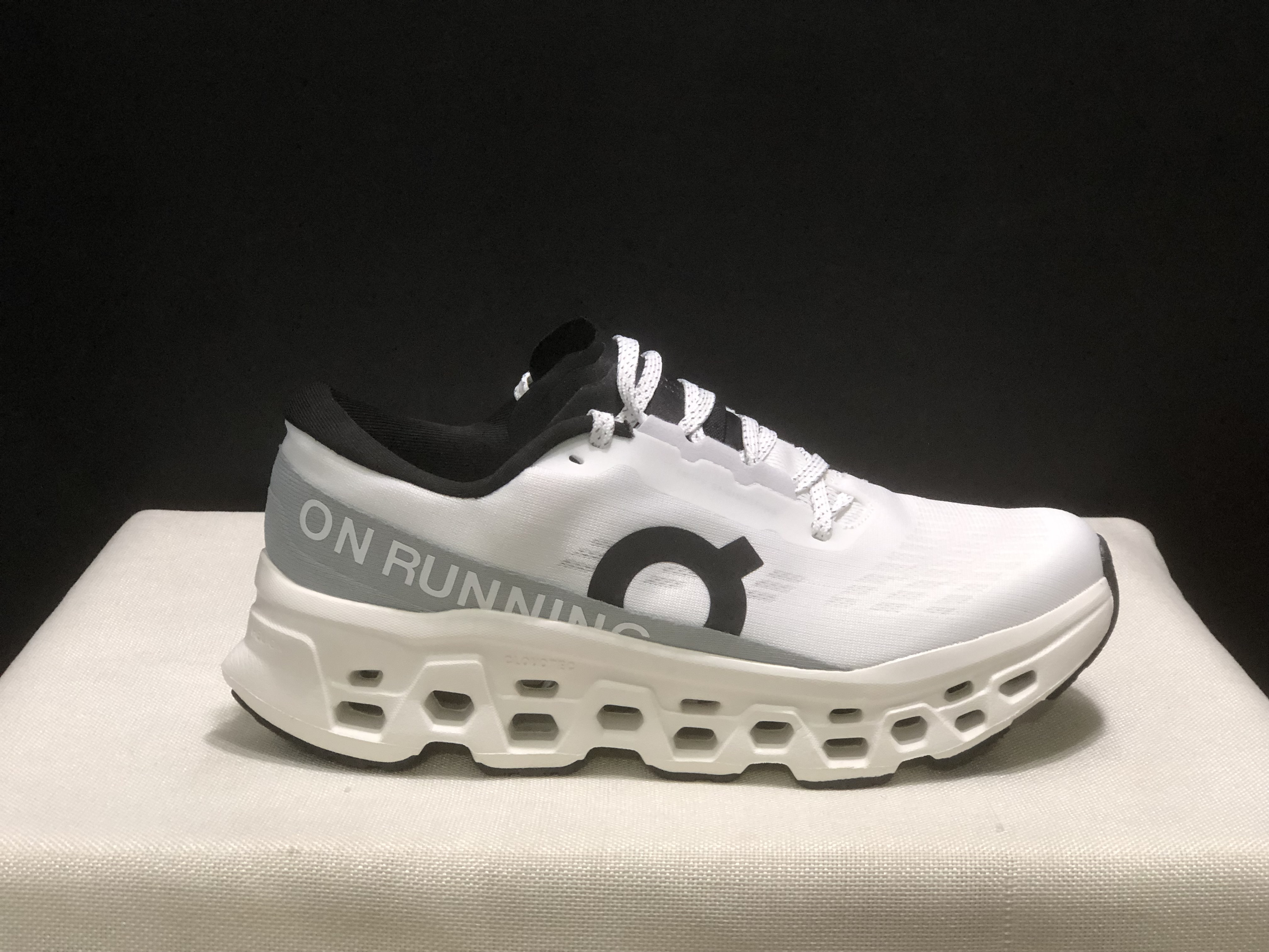 On Cloudmonster 3