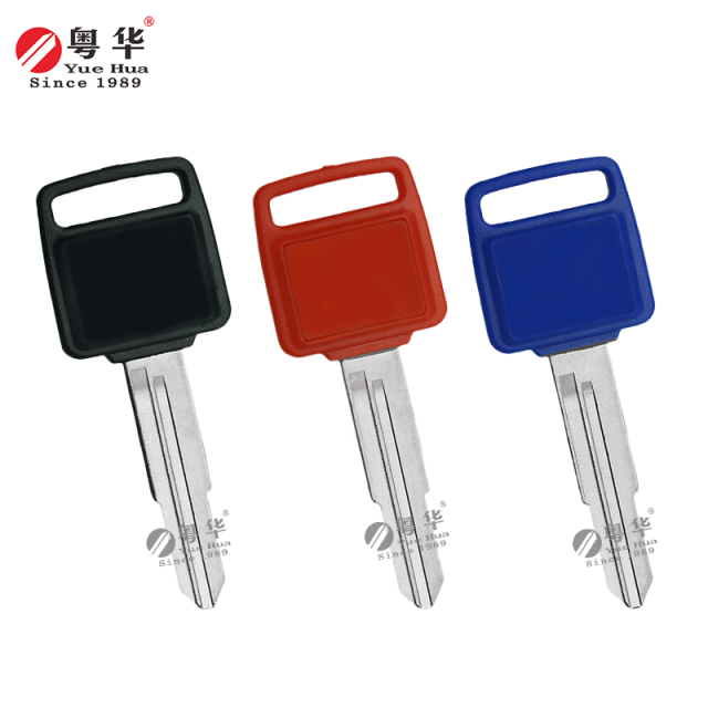 Suitable for Honda motorcycle keys, Honda 028 Right Double motorcycle key blanks, available in black, red, and blue, Yuehua key locksmith supplies