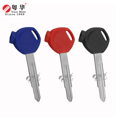 Suitable for Honda motorcycle keys. Honda 024 left double W. Thickness 3.0mm. Available in black, red and blue colors.Yuehua key blank and locksmith consumables.