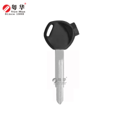 Suitable for Honda motorcycle keys. Honda 024 left double W. Thickness 3.0mm. Available in black, red and blue colors.Yuehua key blank and locksmith consumables.