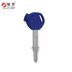 Suitable for Honda motorcycle keys. Honda 024 left double W. Thickness 3.0mm. Available in black, red and blue colors.Yuehua key blank and locksmith consumables.