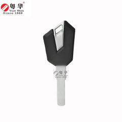 适用于钱江摩托车钥匙。钱江002型扁平钥匙，适用于600RS/800/900/921赛车版。铜质钥匙坯。乐华钥匙及锁匠耗材。