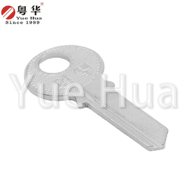 Around the middle of the third ring; Third ring key blank; Civilian brass key; Padlock key blank; Thickness 1.5; Hanging key