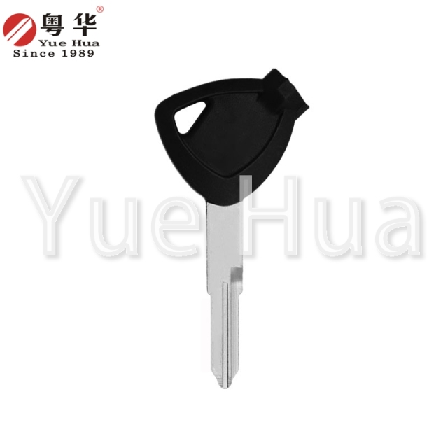 Suitable for Suzuki motorcycle keys; National III Suzuki magnetic left and right double-groove; Black rubber double-groove key blank; With magnetic beads and rubber sheets.