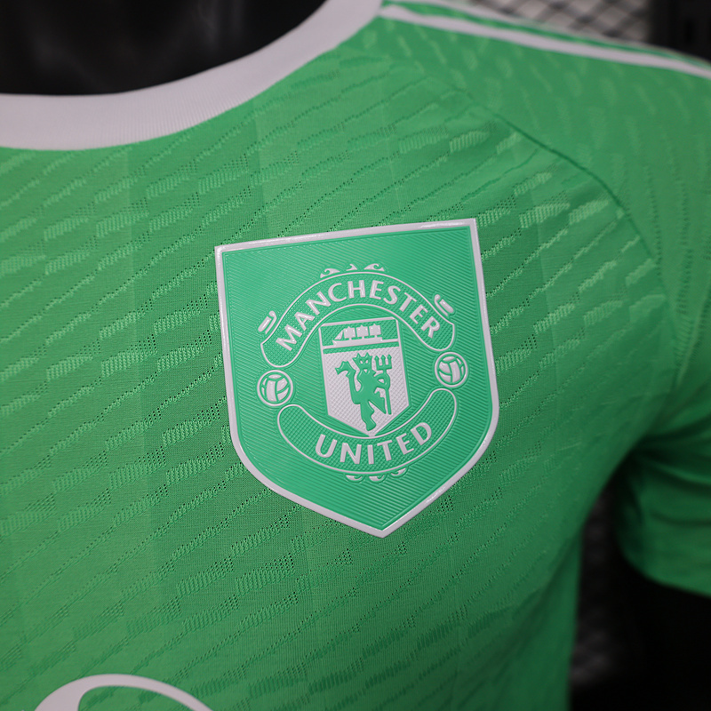 Player 2025-26 Manchester United goalkeeper Football jersey