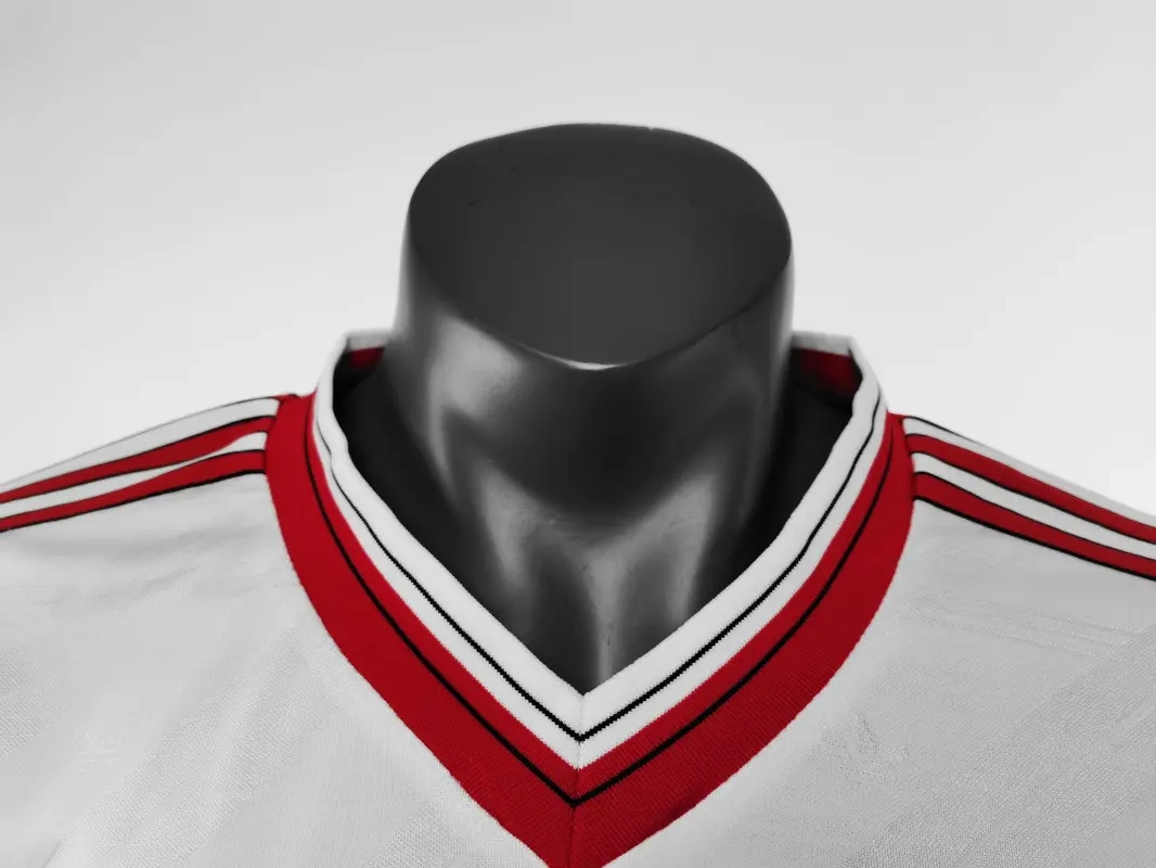 retro 1986-88 Manchester United away retro football jersey Fan version