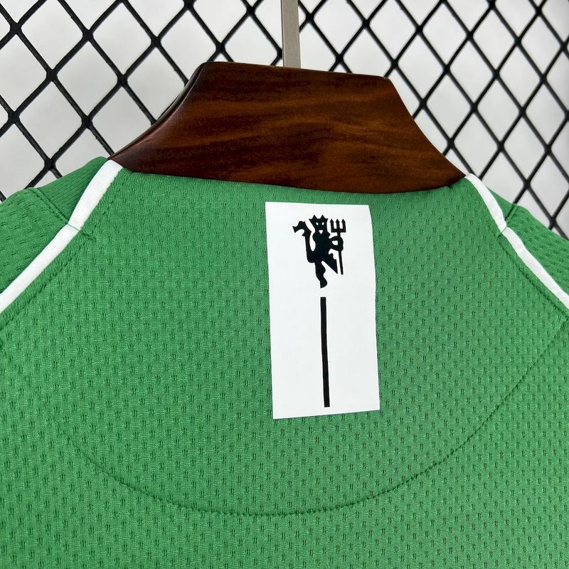 Retro 2007-08 Manchester United Green goalkeeper Football jersey retro